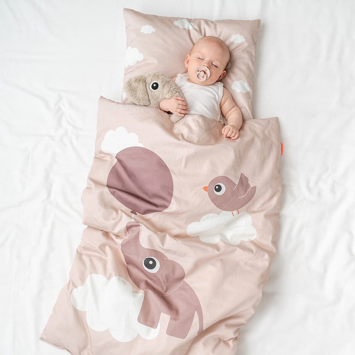 Done by deer bedlinen baby elphee ,powder